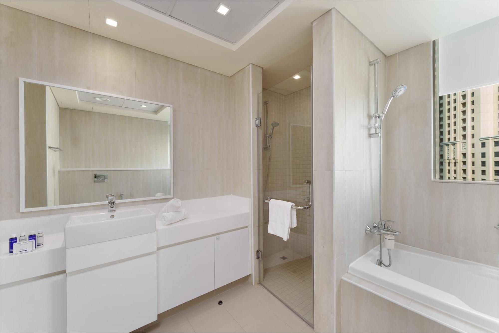 Maison Privee - Stunning Jbr Retreat W/ Partial Sea & Marina Views *