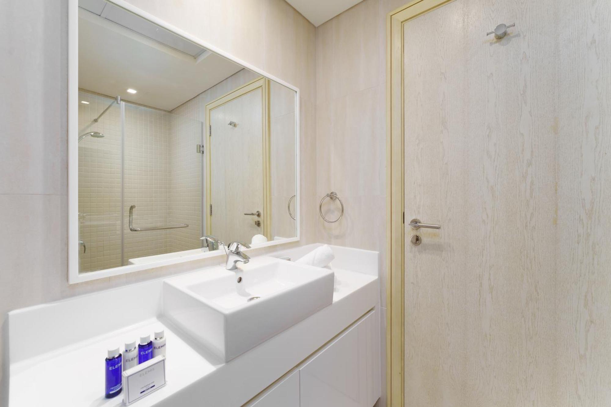 Maison Privee - Stunning Jbr Retreat W/ Partial Sea & Marina Views * Dubai